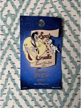 Disney Cruella de Vil Santa's Pin List Naughty without Gloves WDW LE2500 Card